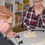 Beim Triominos-Spielen